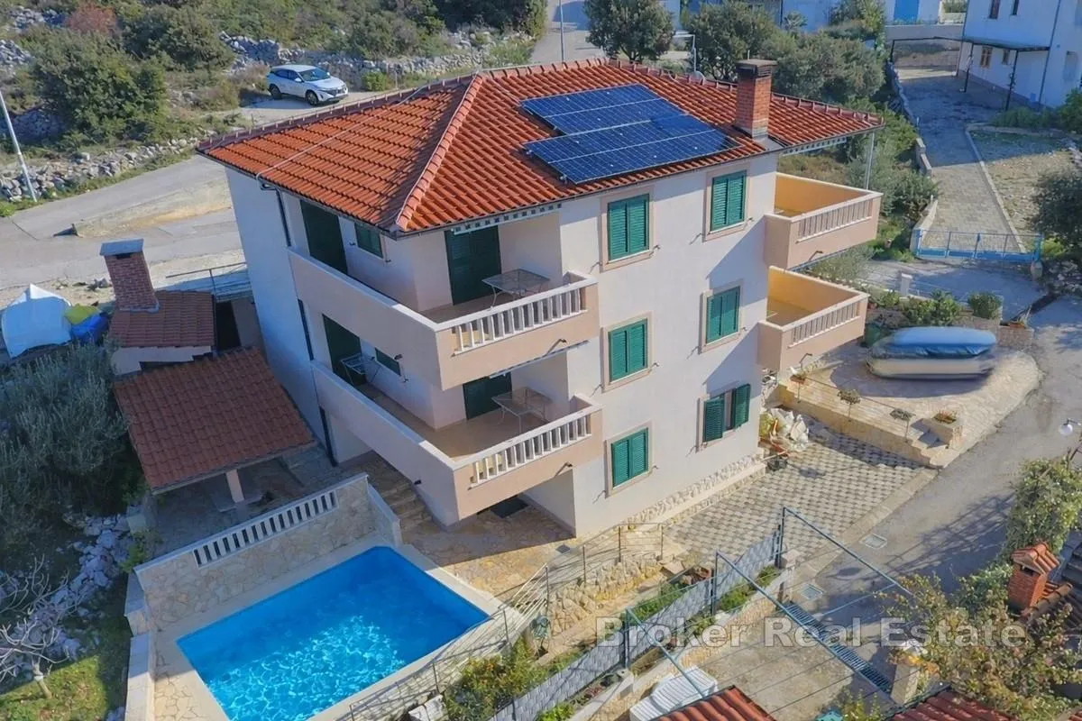 apartmanska kuća s bazenom i panoramskim pogledom na more - slika 2