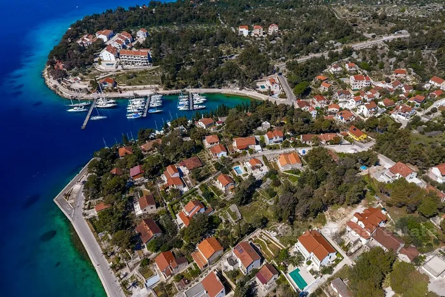 Građevinsko zemljište, 2 red od mora, na prodaju - Brač, Brač