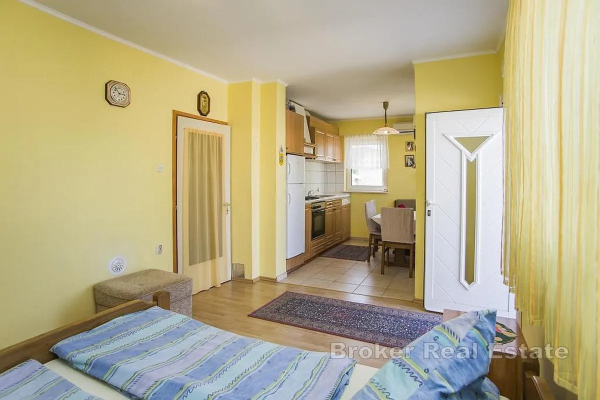 kamena obiteljska kuća pogodna za turizam - slika 6