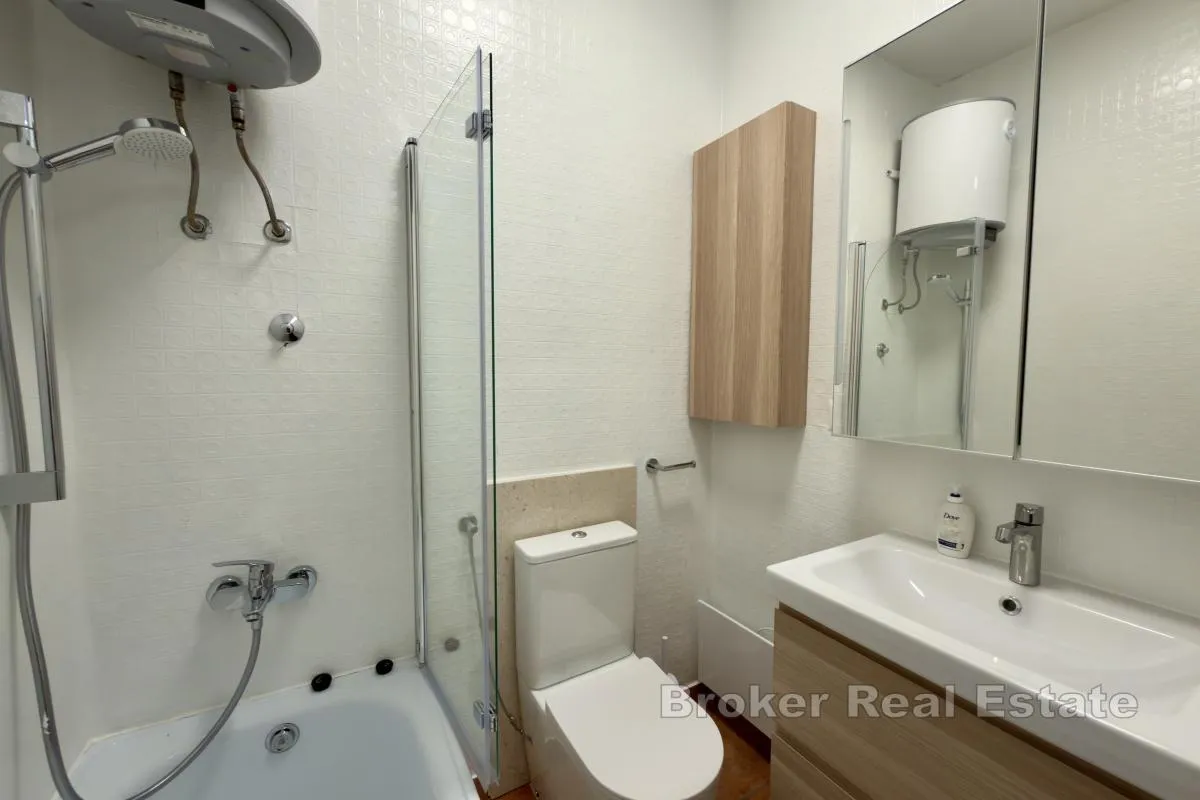 tri apartmanske jedince s pogledom na more - slika 6