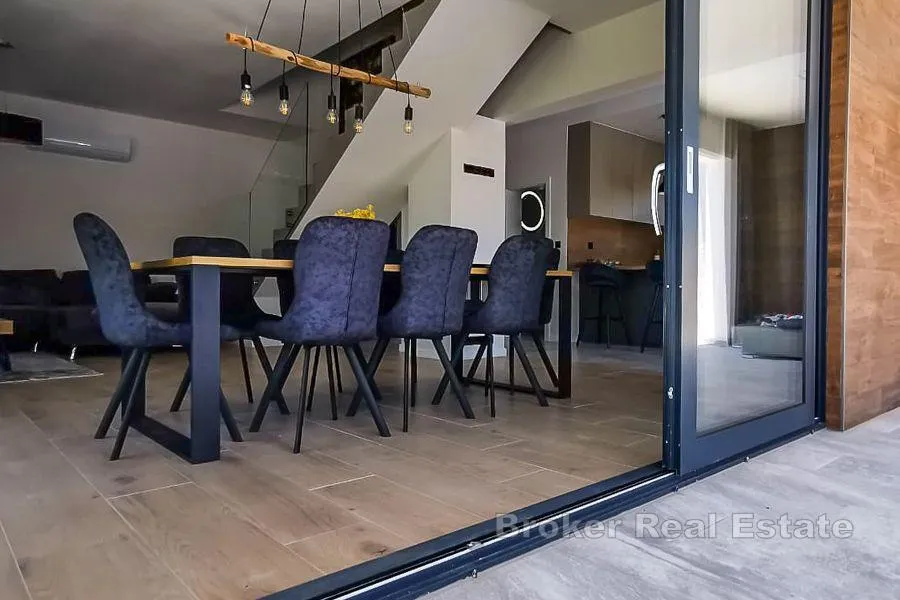 moderna vila s bazenom - slika 13