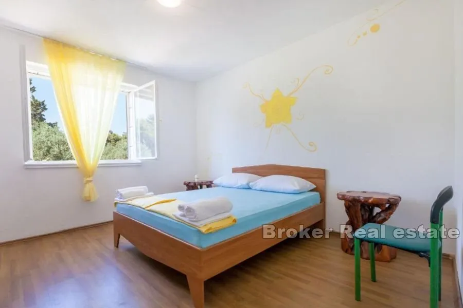 kuća s predivnom okućnicom - slika 4