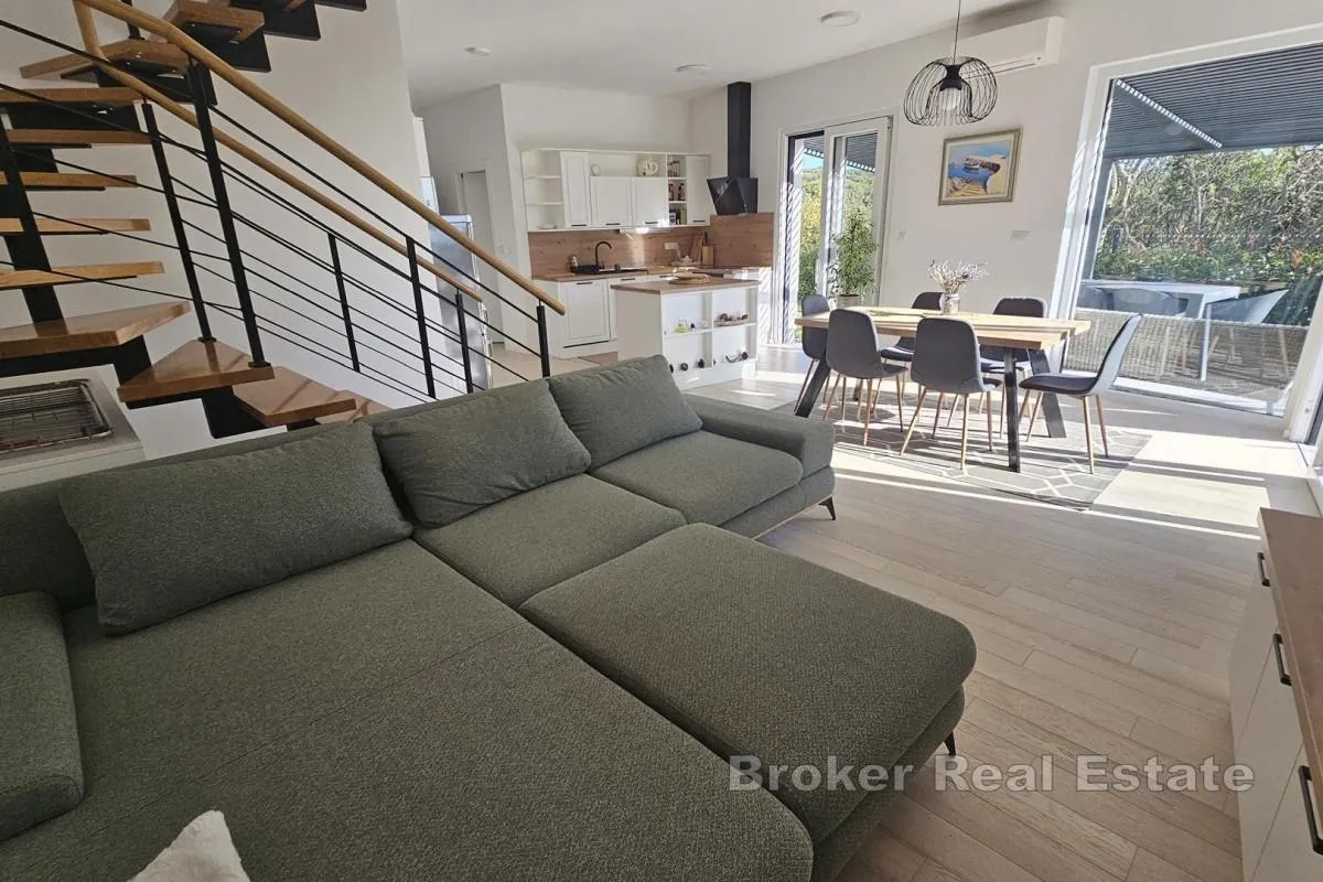 dvoetažni apartman s vrtom - slika 5