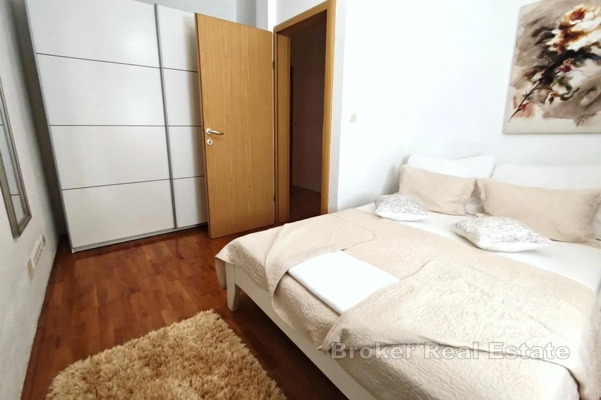 atraktivna apartmanska kuća s pogledom na more - slika 7