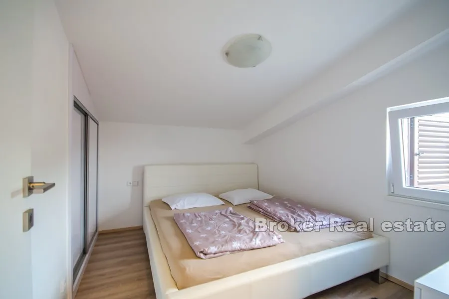 apartmanska kuća s bazenom - slika 9