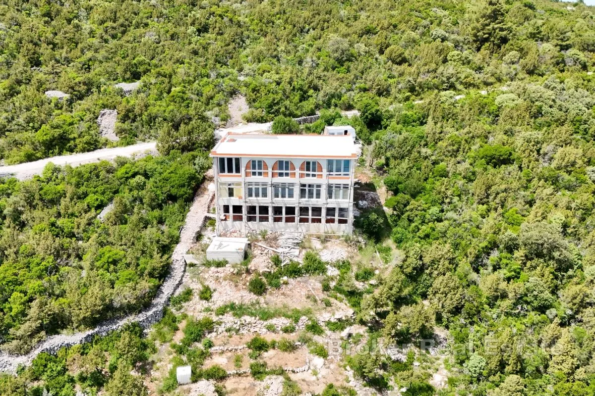 nedovršena samostojeća kuća na osami - slika 3
