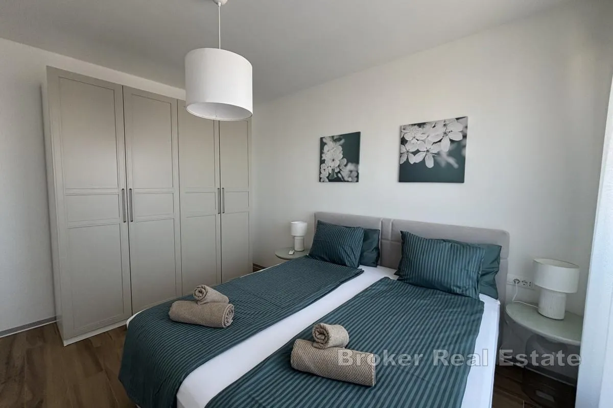dvosoban penthouse stan s pogledom na more i krovnom terasom - slika 7