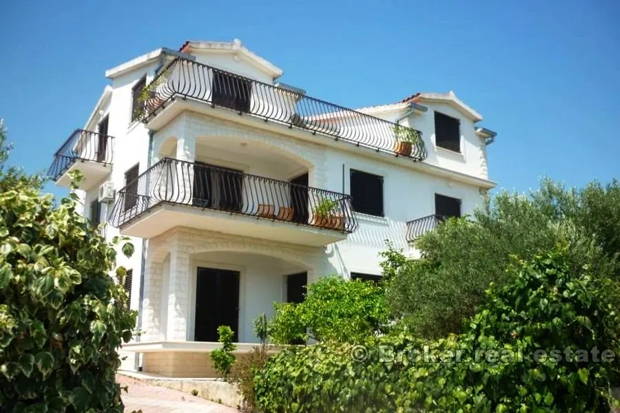 Kuća sa 3 etaže, na prodaju - Trogir