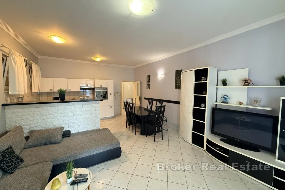 apartmanska kuća u prvom redu do mora - slika 14