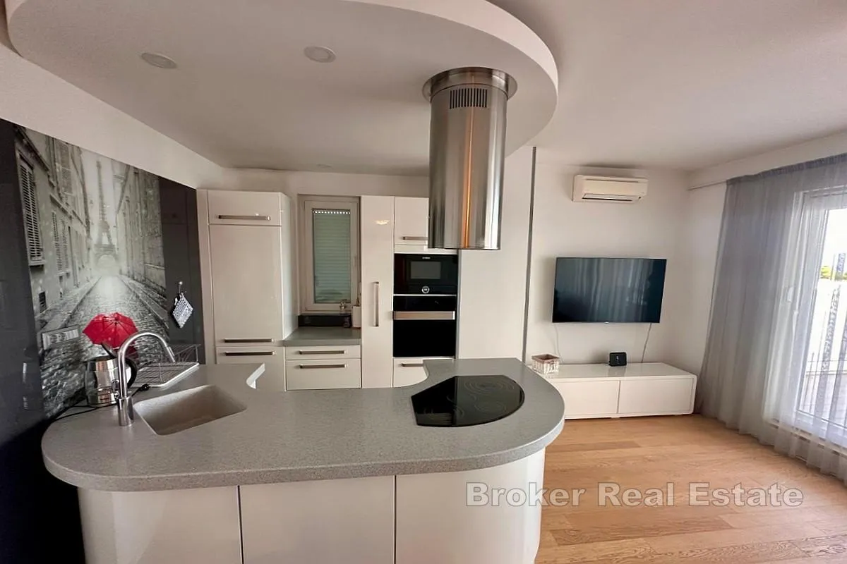 penthouse u neposrednoj blizini mora - slika 2