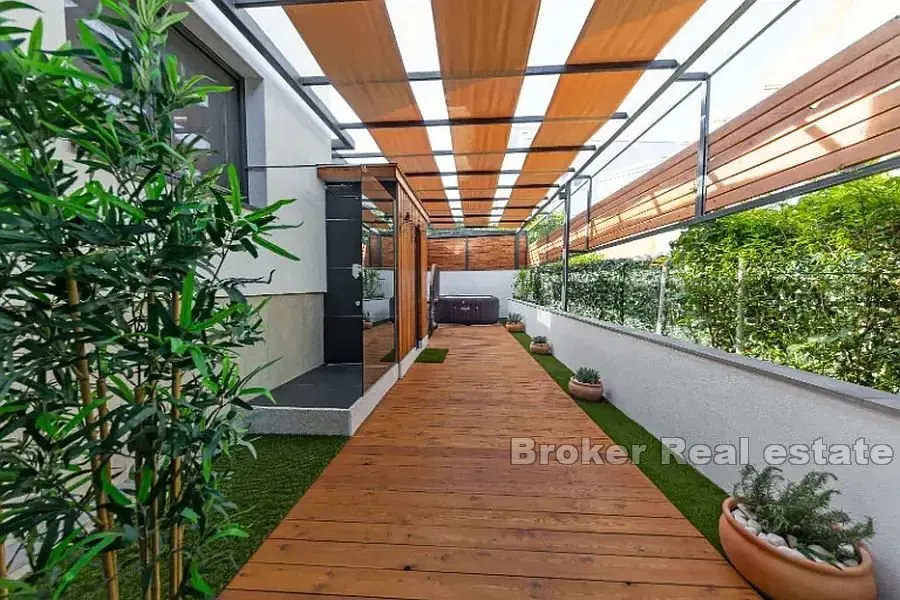 moderan apartman s bazenom - slika 17