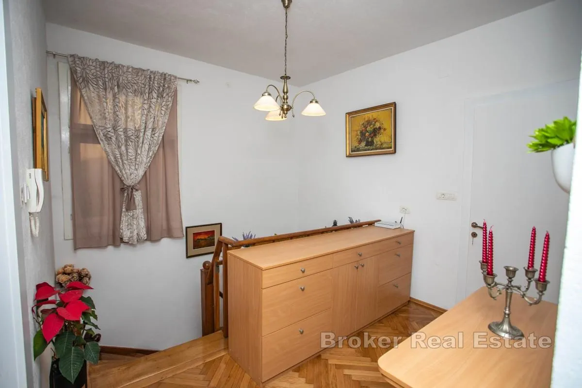 dvosoban apartman sa garažom i dvorom u blizini centra - slika 11
