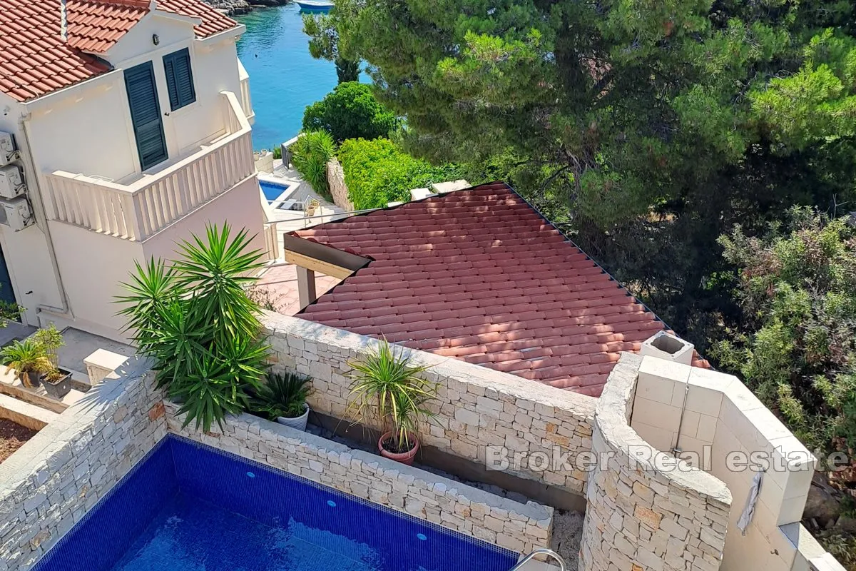 vila s bazenom u blizini mora - slika 2