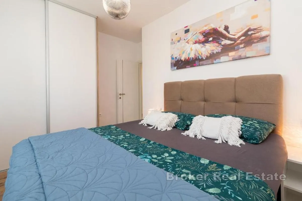 moderan apartman u novogradnji s bazenom - slika 13