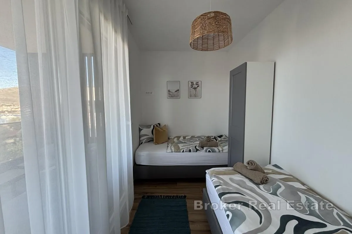 dvosoban penthouse stan s pogledom na more i krovnom terasom - slika 10