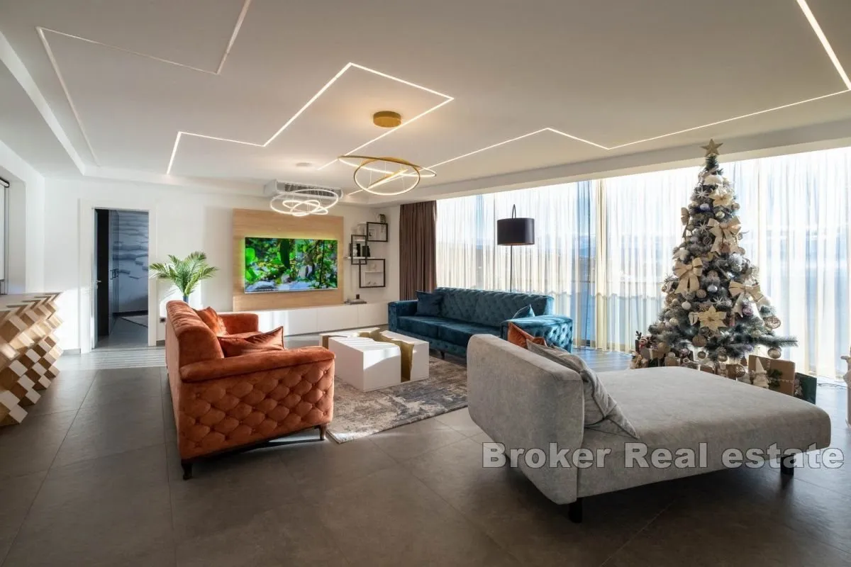 penthouse s pogledom na more na dominantnoj poziciji - slika 1