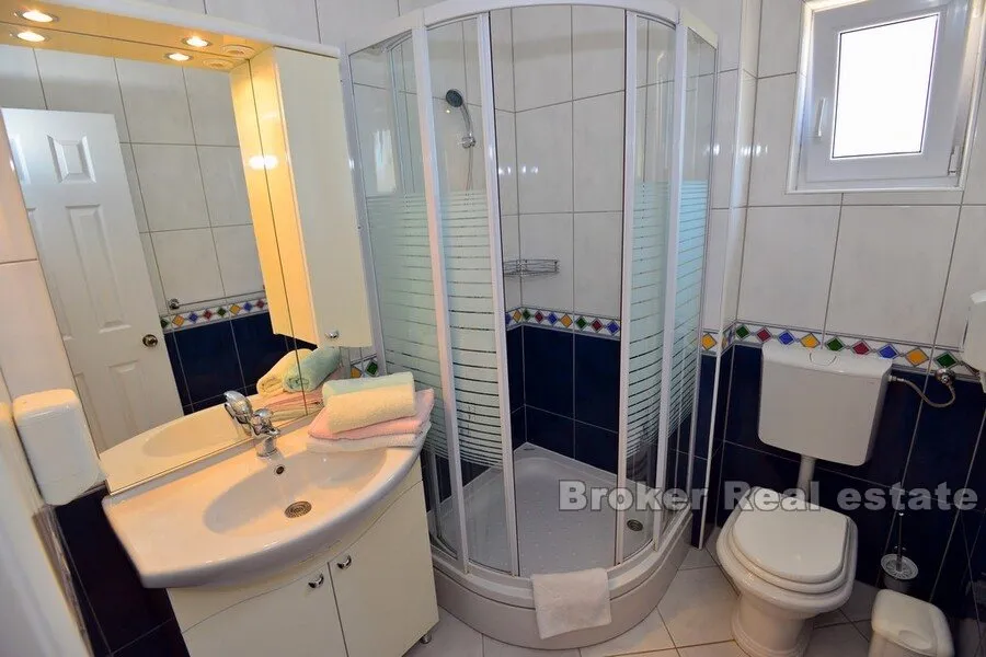apartmanski objekt s restoranom prvi red do mora - slika 8