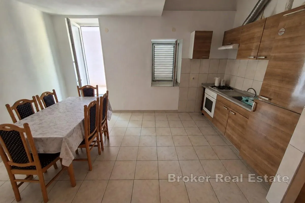 apartmanska kuća s tri jedinice u blizini mora - slika 3