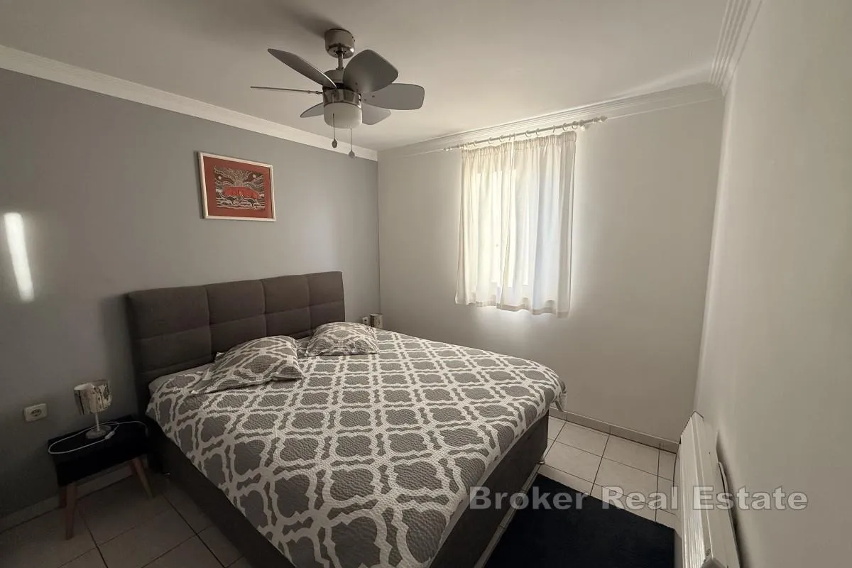 apartmanska kuća u prvom redu do mora - slika 12
