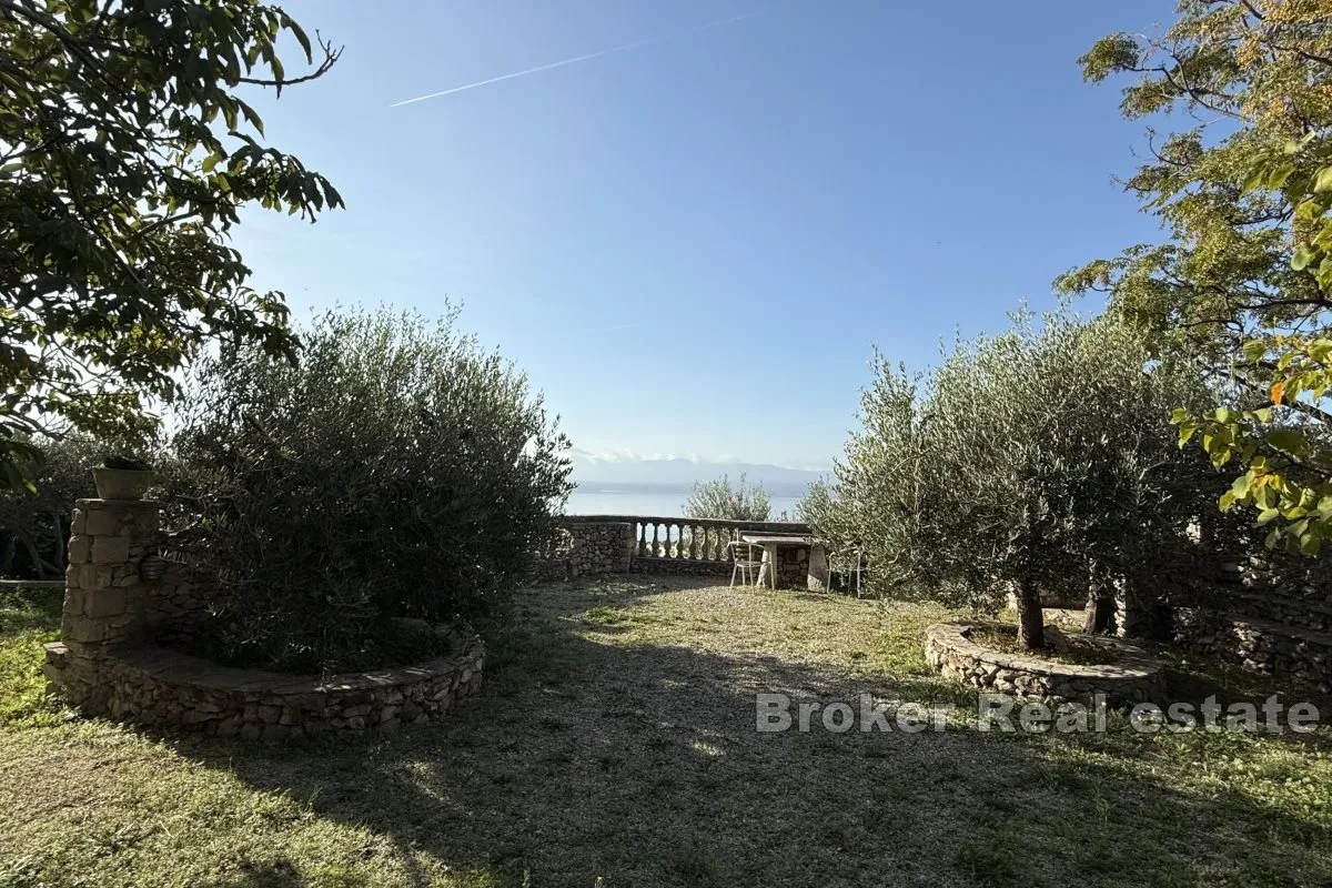 Jedinstveno poljoprivredno zemljište s objektom i prekrasnim pogledom na more - Brač, Brač