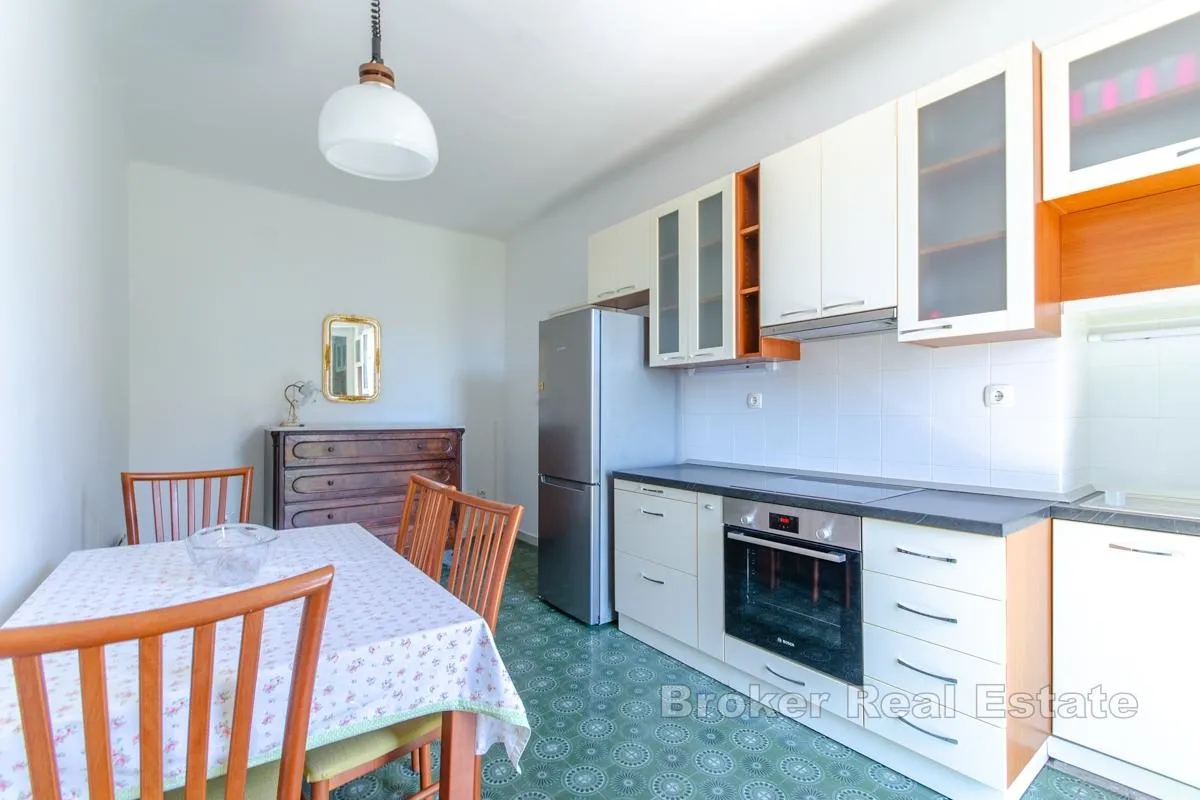 dvosoban apartman s parkingom u samom centru - slika 5