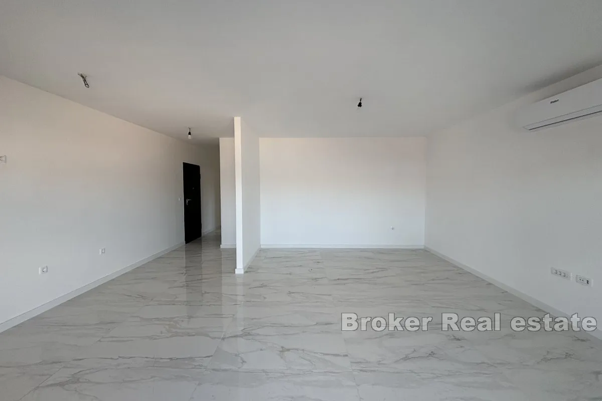 prostrani penthouse s pogledom na more - slika 3