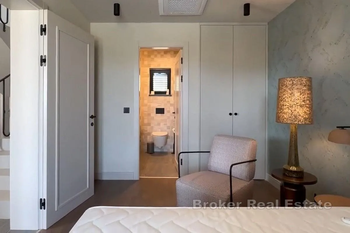 vila sa bazenom u mirnom okruženju - slika 10