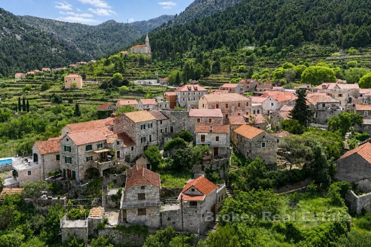 Šarmantna kamena kuća u idiličnom naselju - Hvar