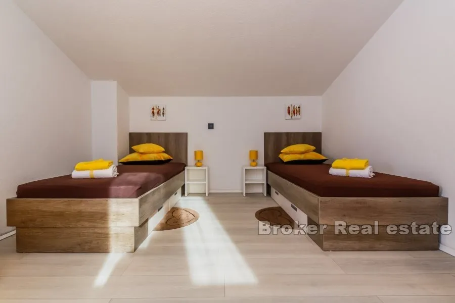 vila s bazenom u prekrasnoj prirodi - slika 10