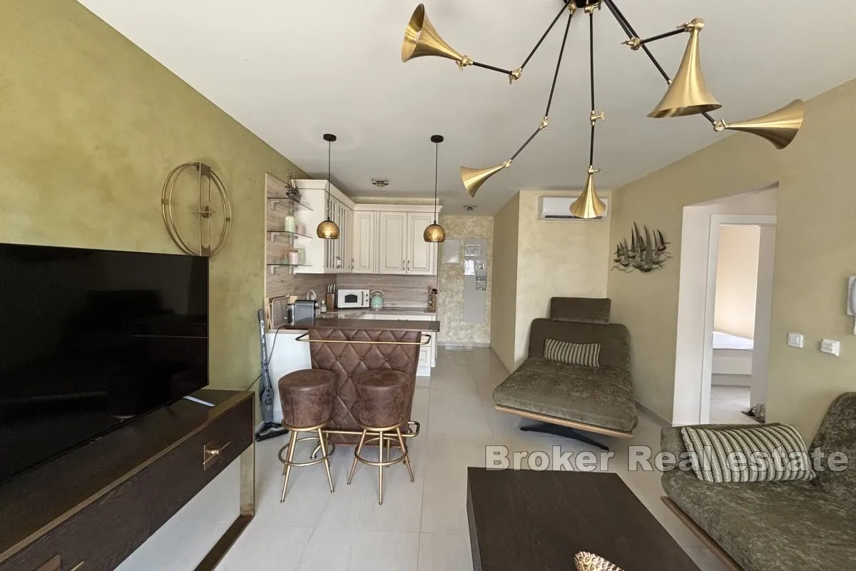 moderan apartman s djelomičnim pogledom na more - slika 3