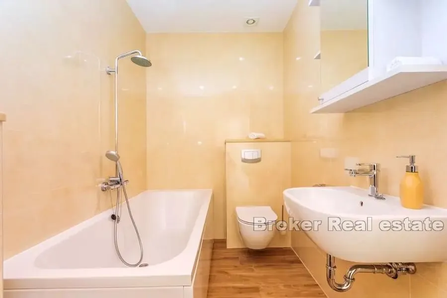 moderna vila s bazenom i pogledom na more - slika 11