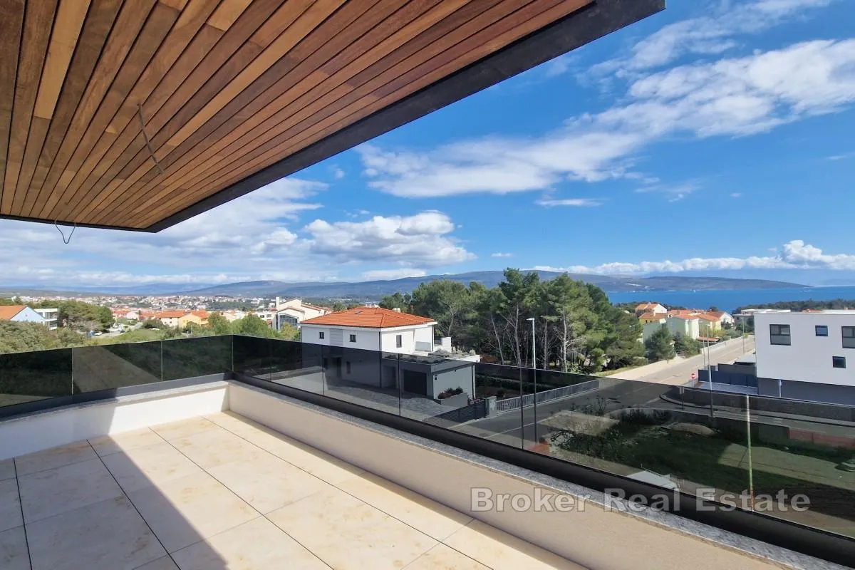 penthouse s krovnom terasom i bazenom - slika 2