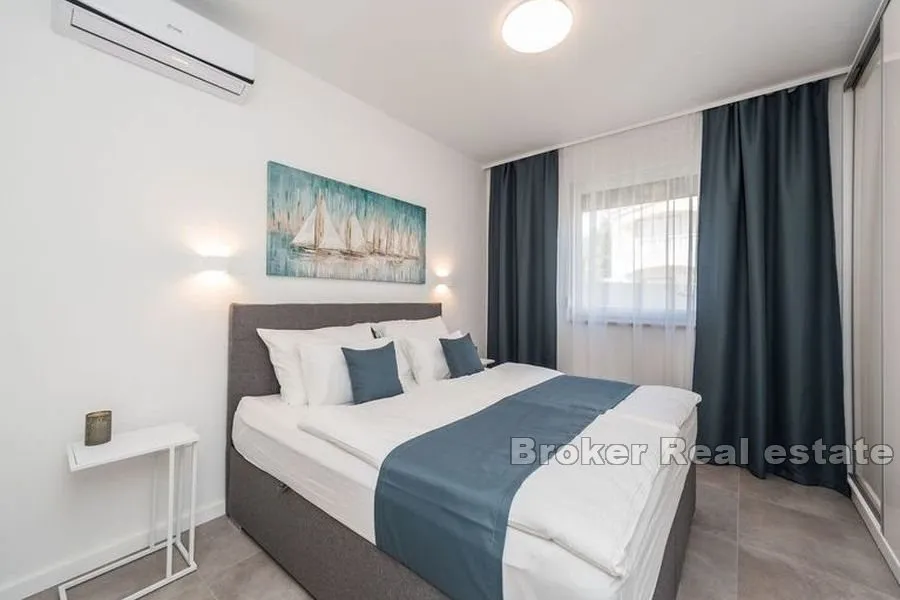 atraktivan resort s ukupno 9 vila s bazenom - slika 13
