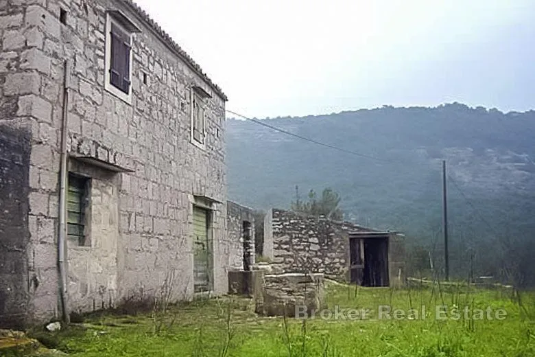 imanje sa starim kamenim kućama - slika 16