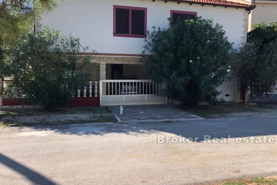 apartmanska kuća, prvi red do mora - slika 8