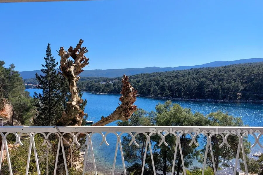 apartmanska kuća u prvom redu do mora - slika 2