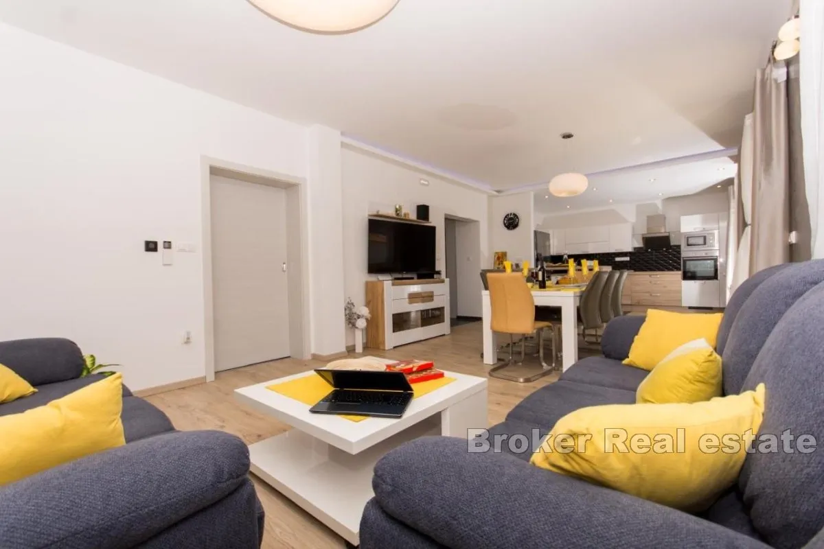 apartmanska kuća s bazenom - slika 5
