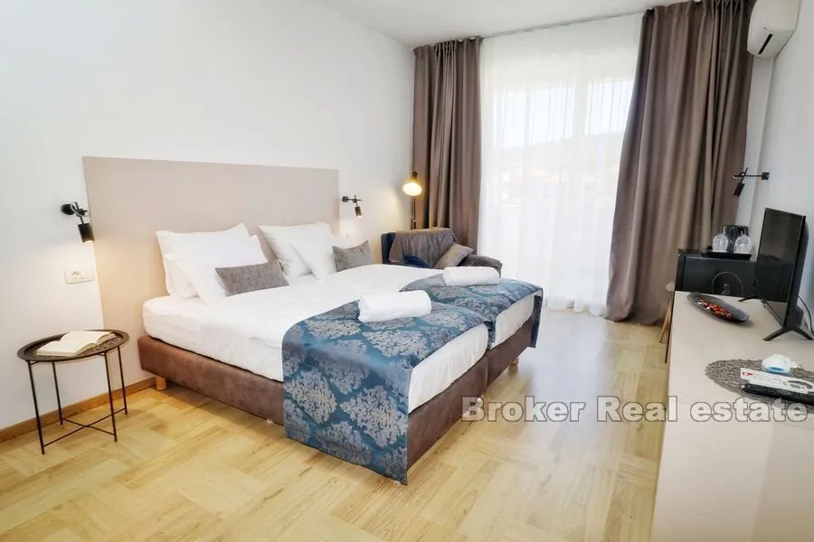 apartmanska kuća sa restoranom - slika 13
