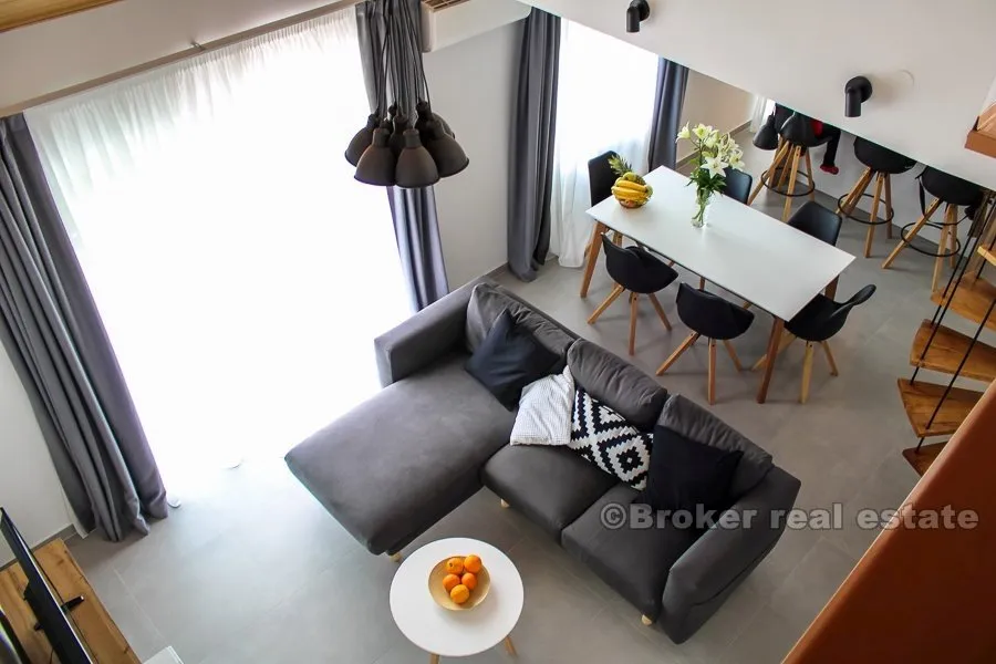 dvoetažan penthouse, dugoročni najam - slika 2