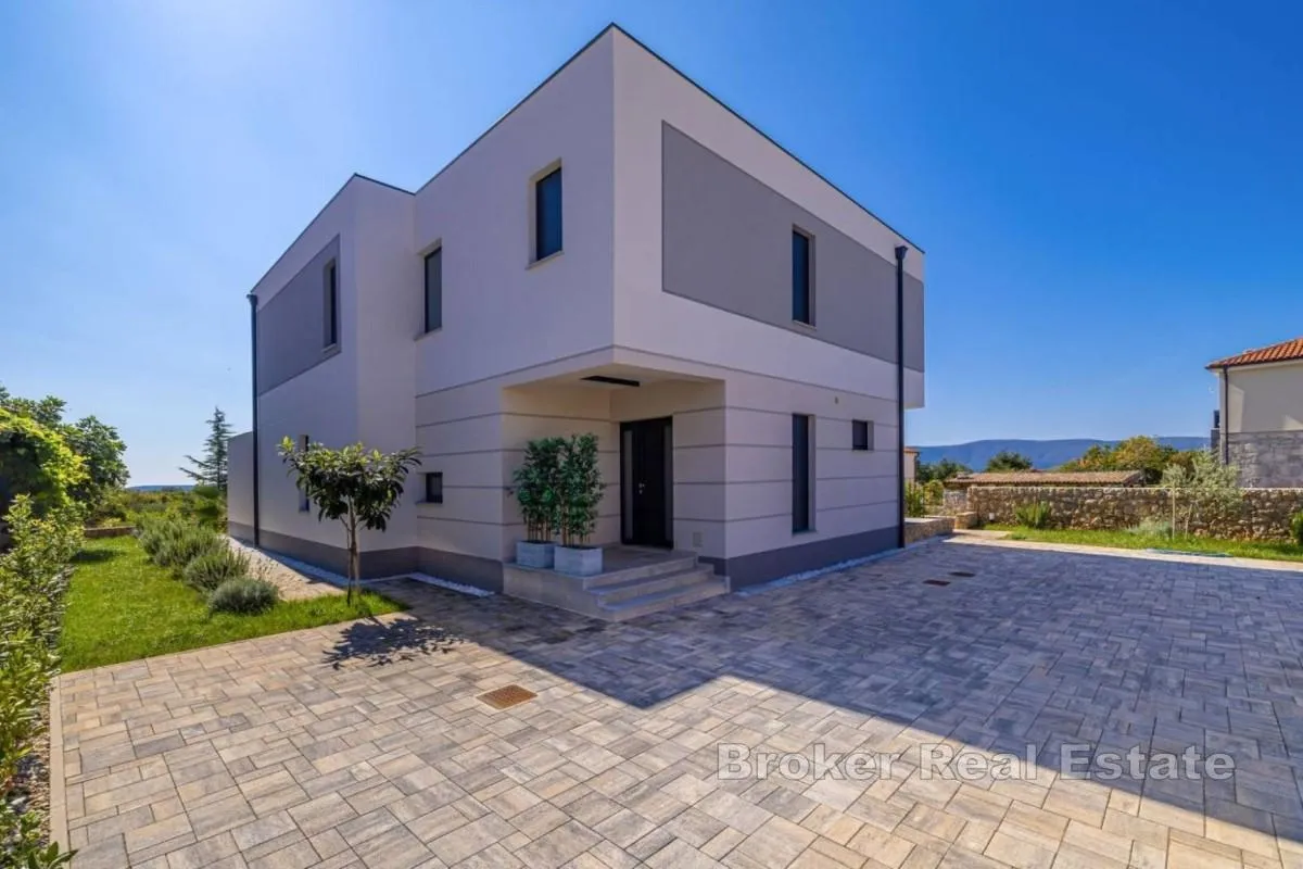 vila sa bazenom u mirnom okruženju - slika 2