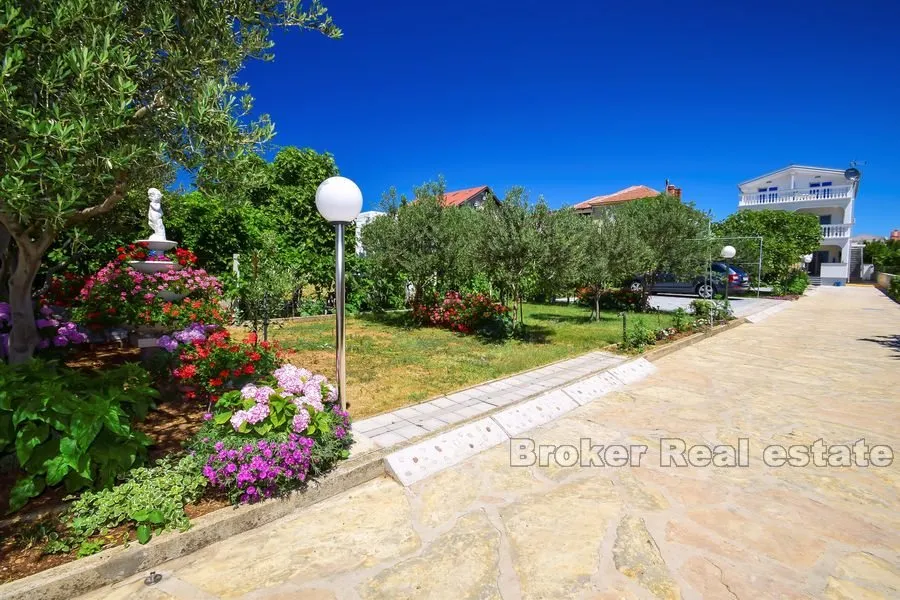 apartmanska kuća, prvi red do mora - slika 12