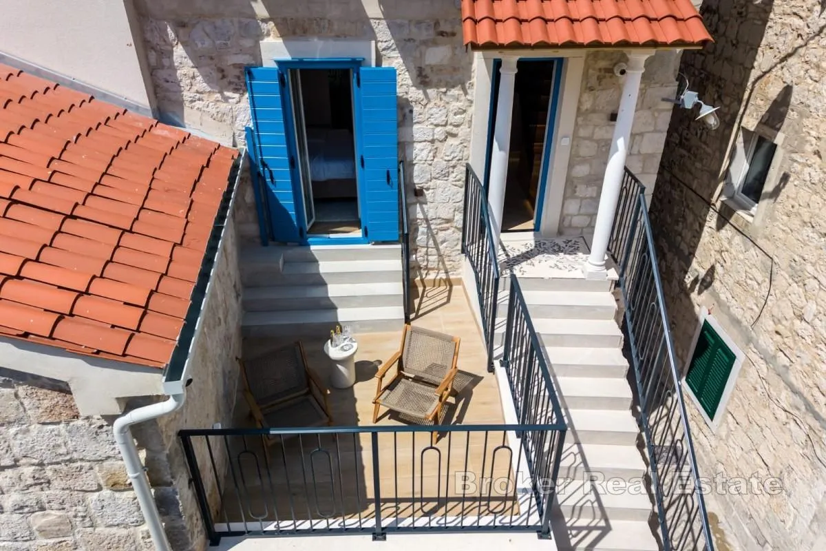 povijesna kamena kuća modernog uređenja u samom centru grada - slika 11
