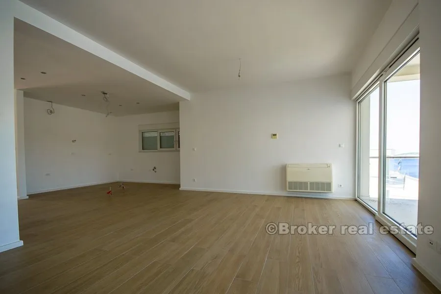 novoizgrađena vila prvi red do mora - slika 12