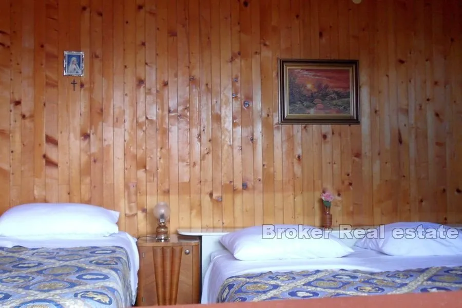 kamena kuća s pogledom na more - slika 9