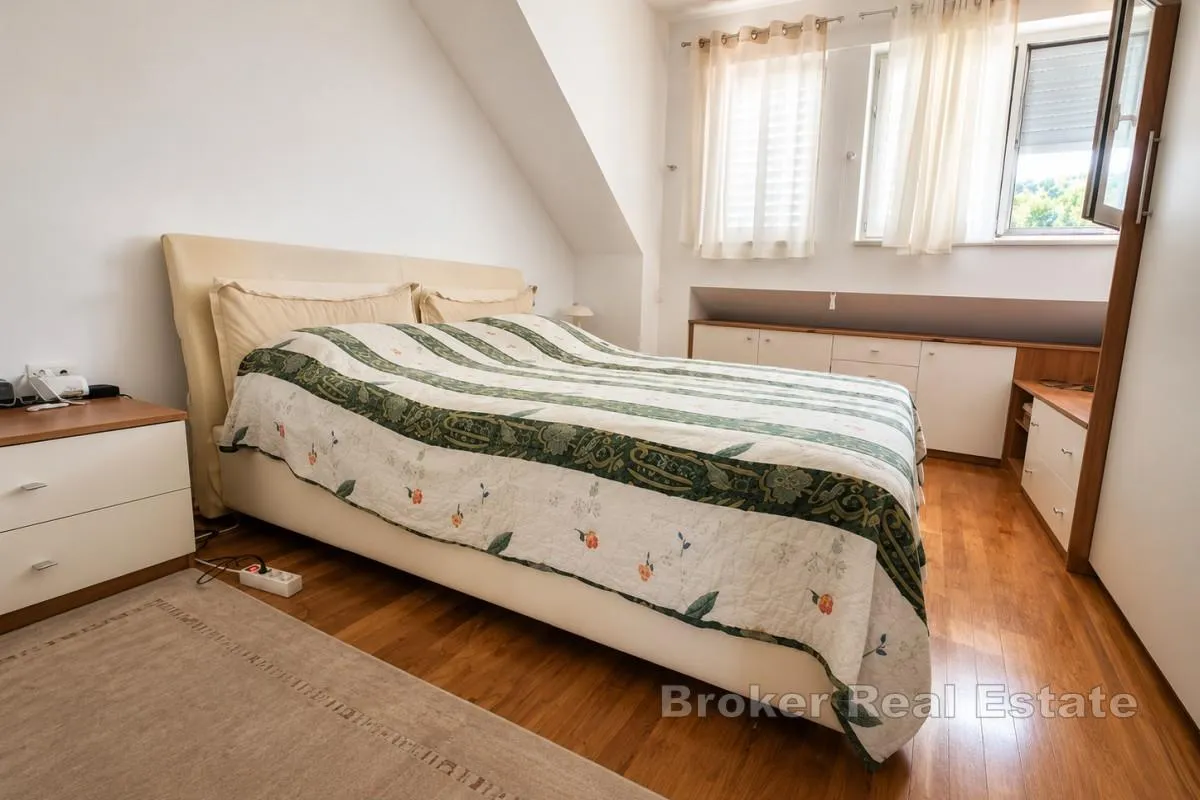 kuća s bazenom i pogledom na more - slika 13