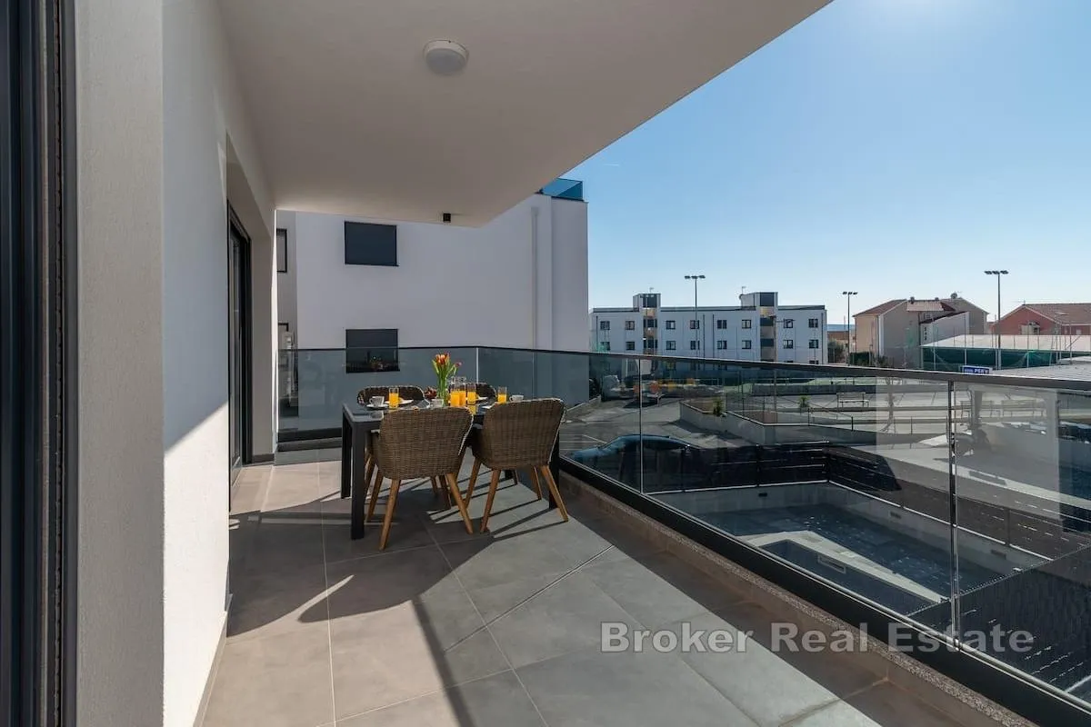 moderan dvosoban apartman s bazenom - slika 7