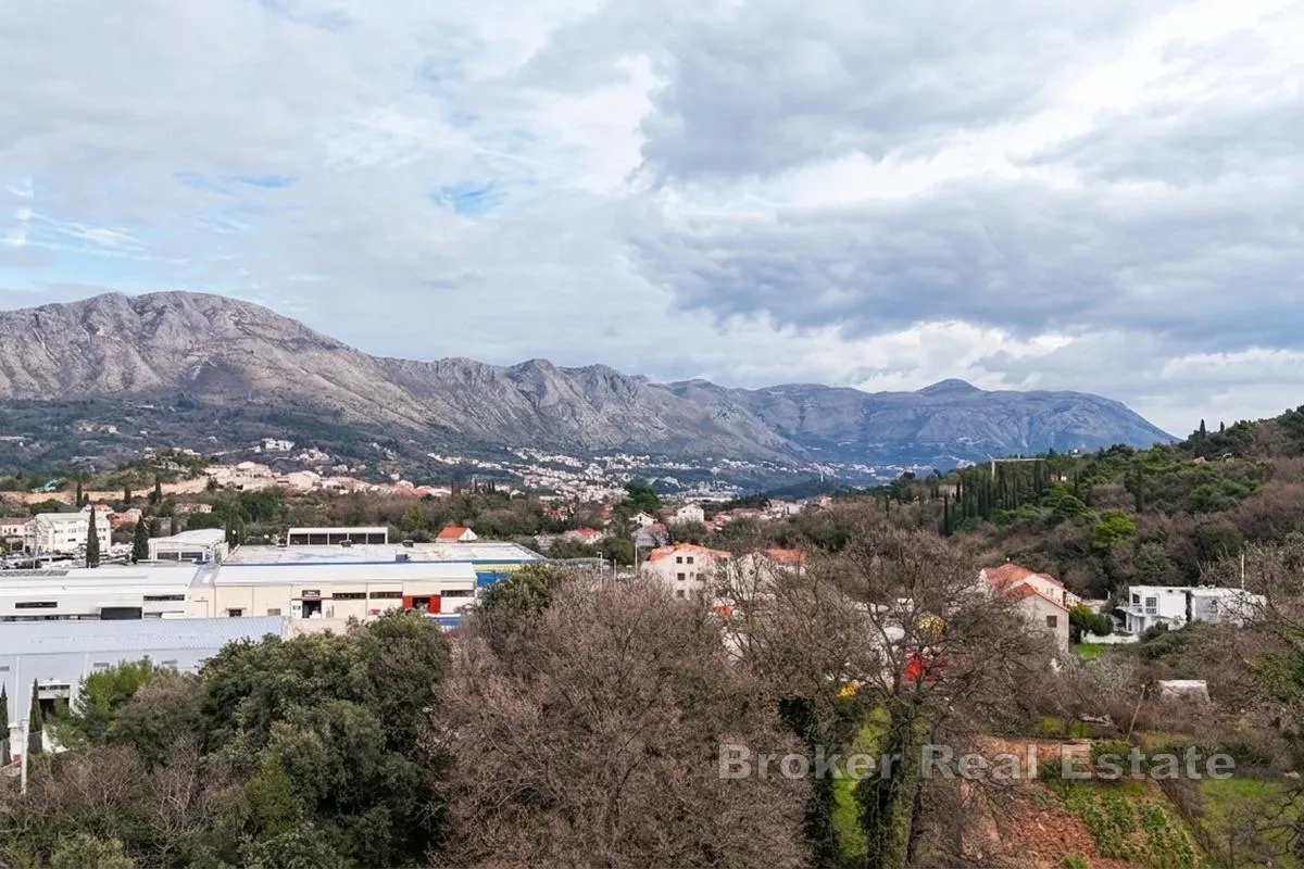 kuća s dodatnim objektom i vrtom - slika 14