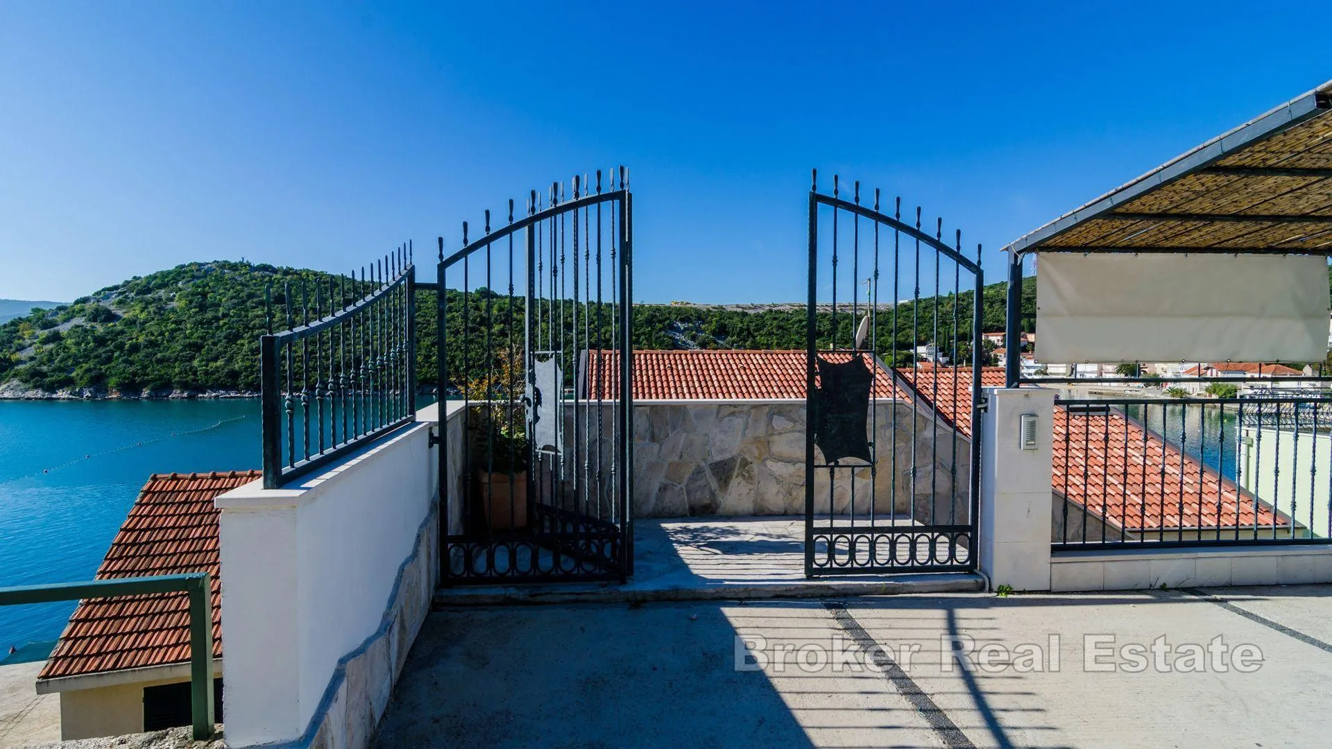 apartmanska kuća u prvom redu do mora - slika 4