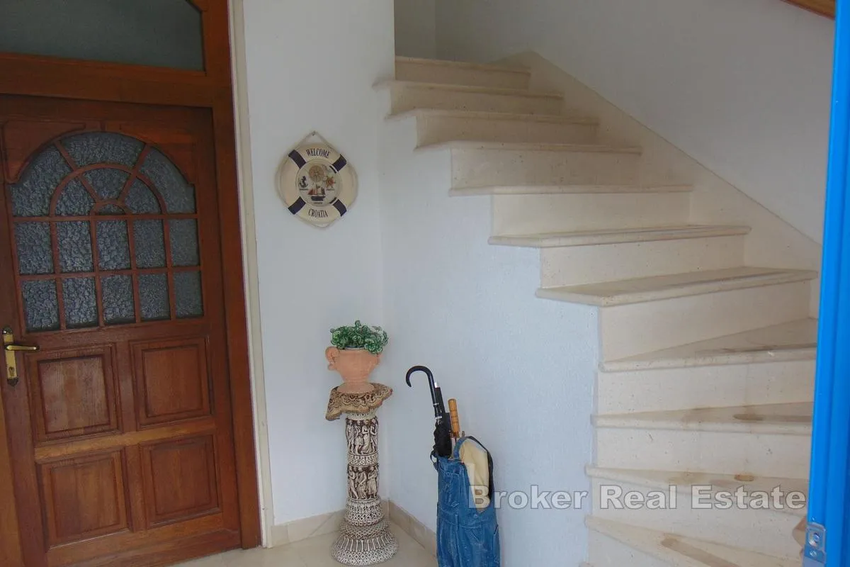 apartmanska kuća s pogledom na more - slika 10