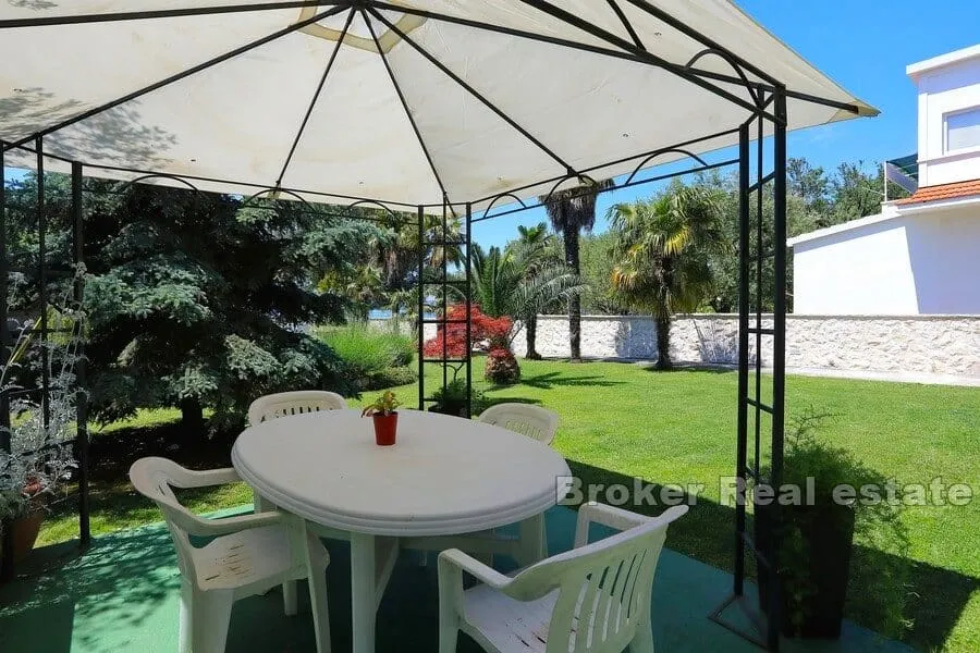 apartmanska vila prvi red do mora - slika 14